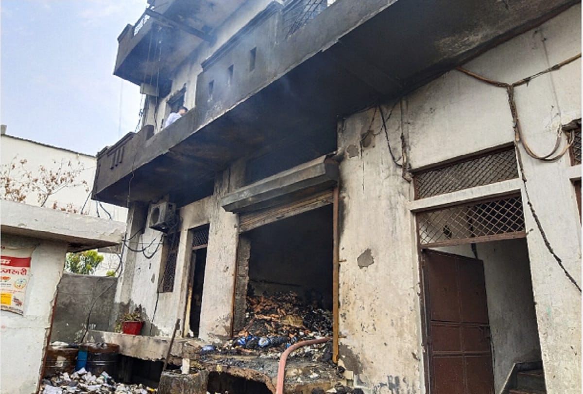 ghaziabad ppe kit mask factory fire factory big gate was closed goods were also kept in common area see photos