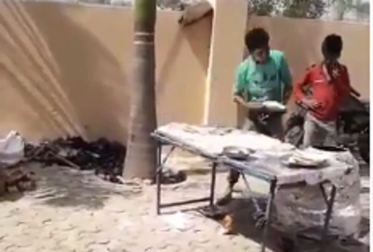 man spits on tandoor while making roti ghaziabad video goes viral after meerut