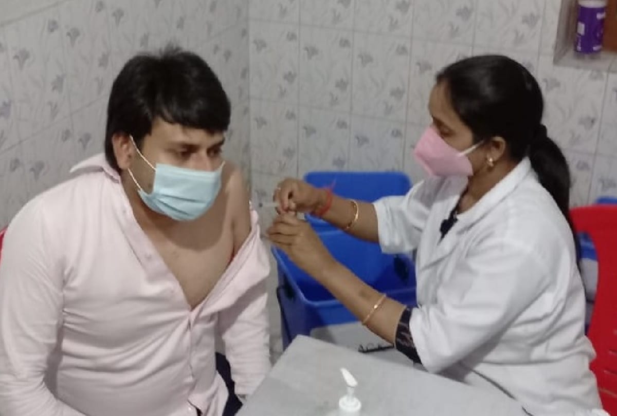 corona vaccination latest photos in gorakhpur