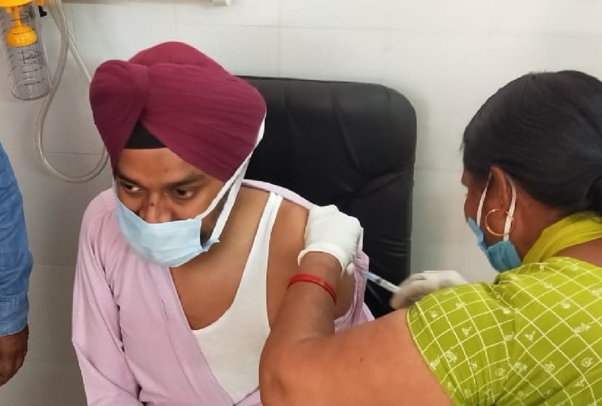 corona vaccination latest photos in gorakhpur