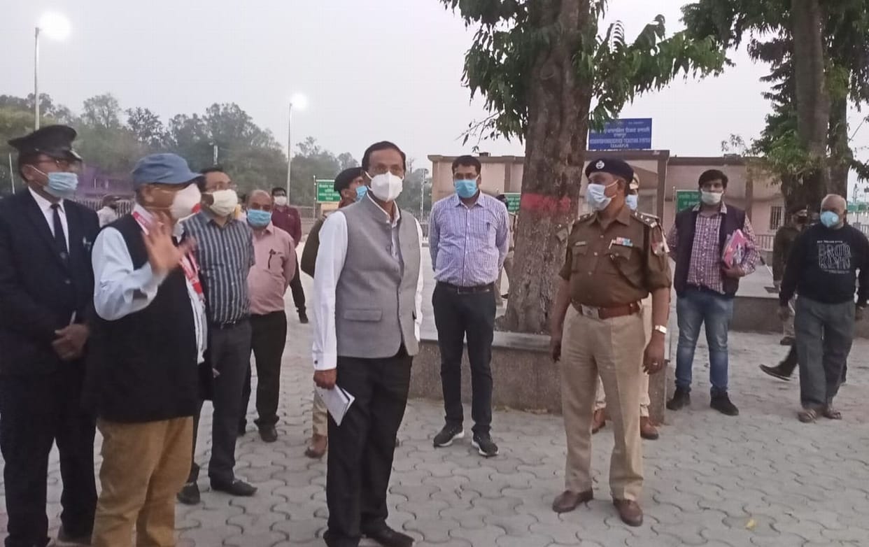 Railway Safety Commissioner inspects the electric line