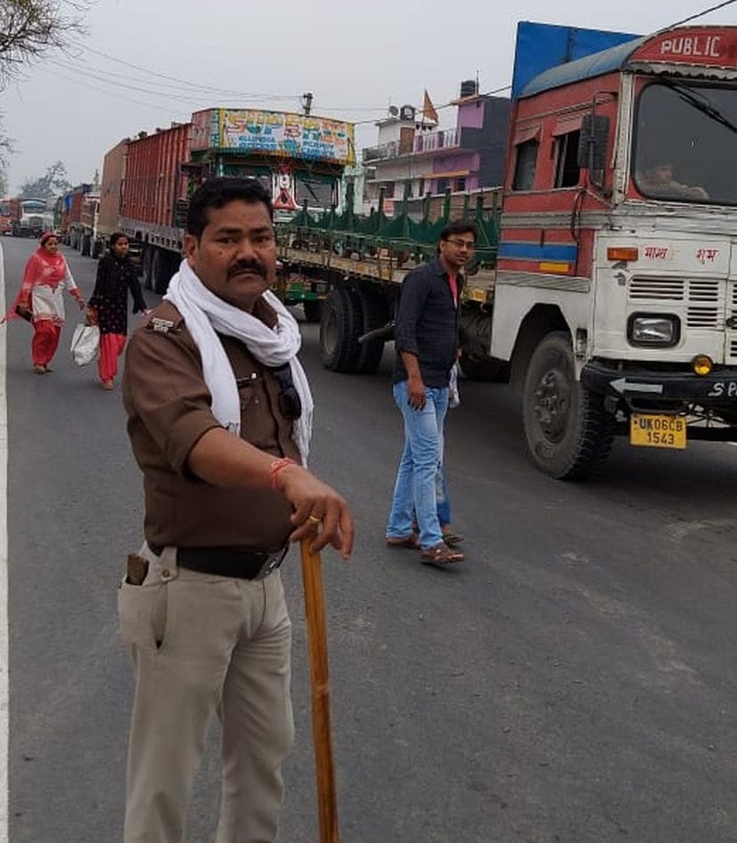People Stranded in Long Jam in Shantipuri