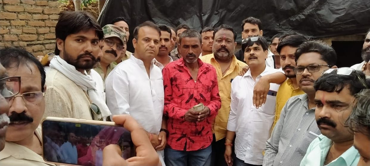 vishnu tiwari hepl by congress leader