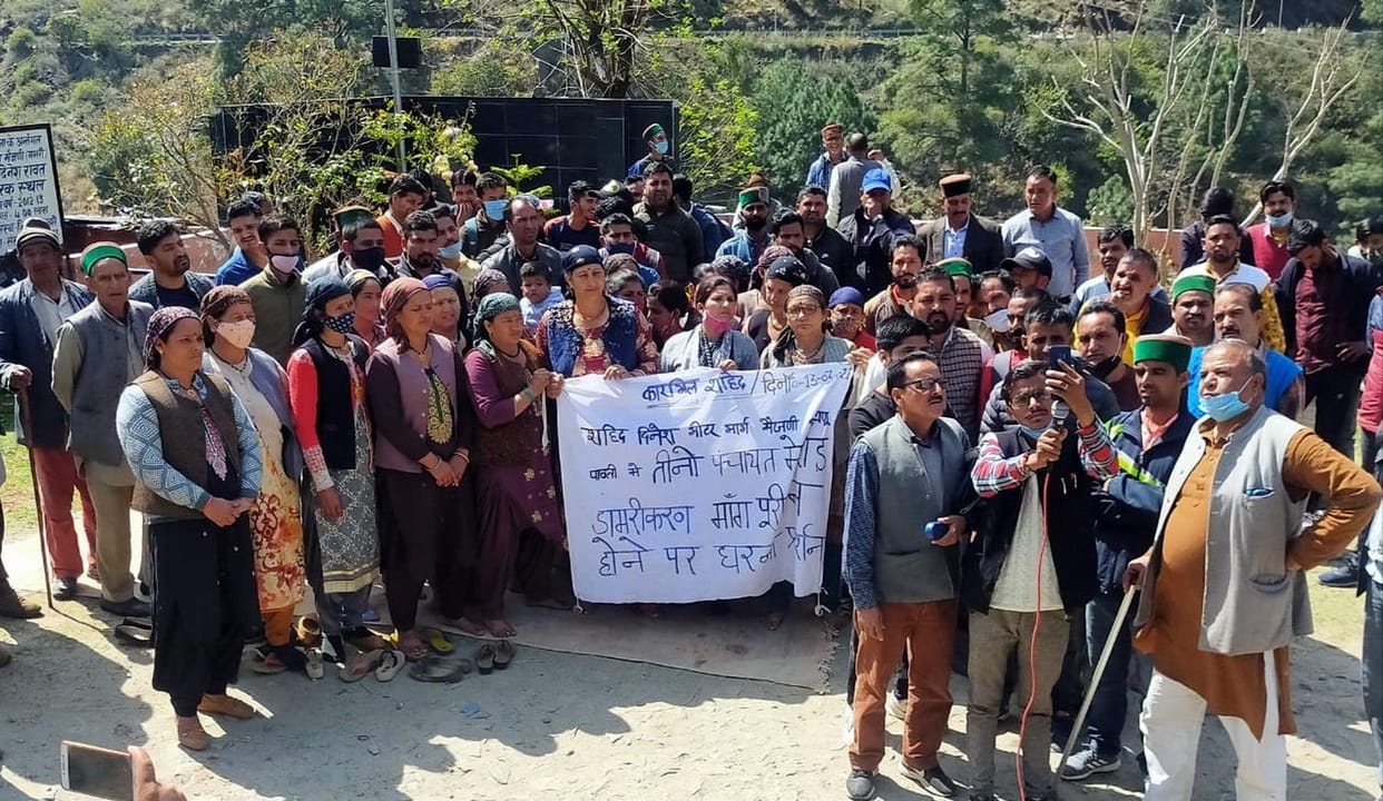 Demonstration of villagers for road asphalt