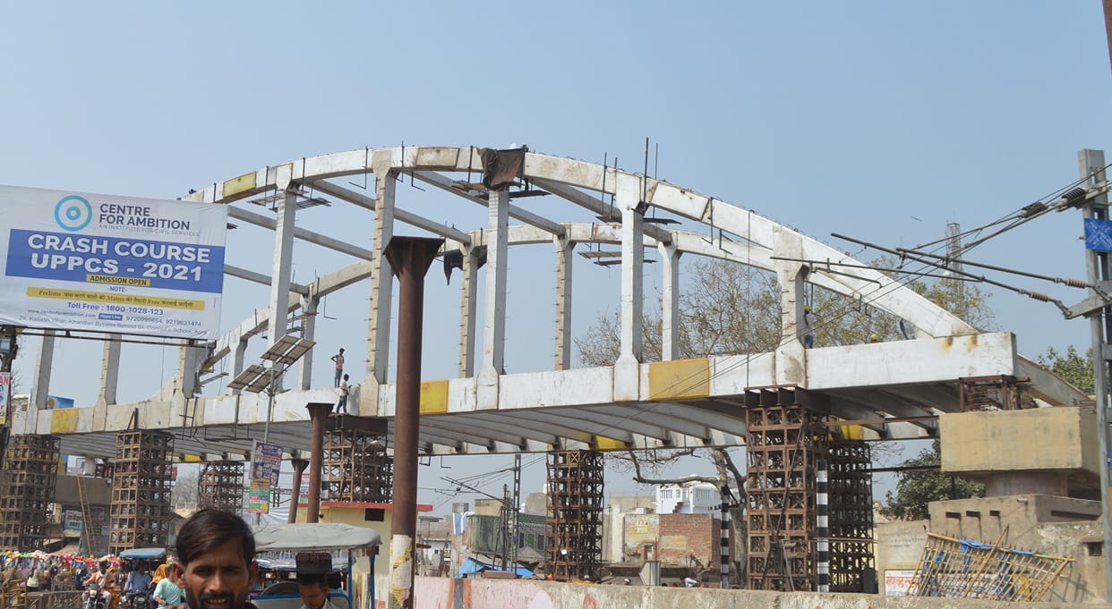 Hathras: Start of putting slab on overbridge