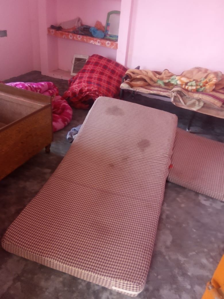 Jewelery, cash stole in Golwan, ladbharol