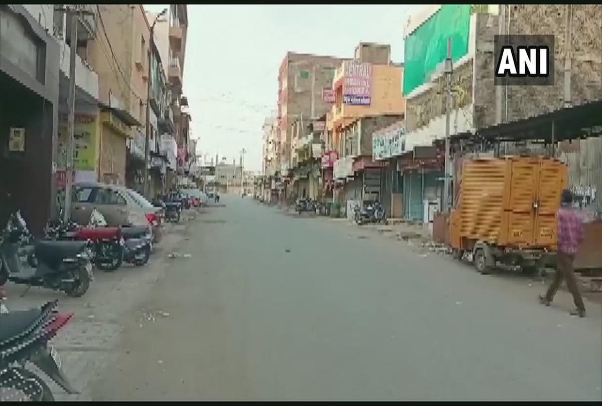 Businessmen in Lucknow self declared lockdown in many areas of the city.