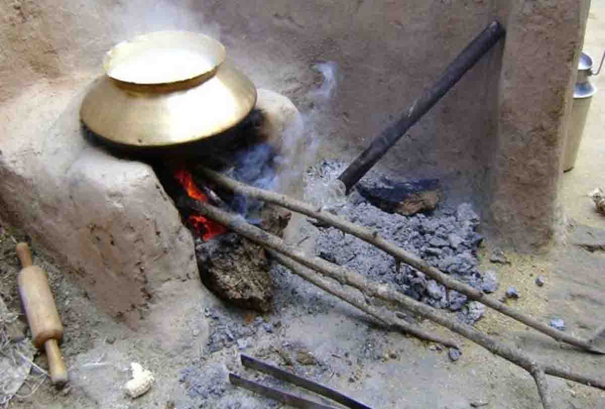 To prevent pollution the people who burn the stove, go door-to-door to make people aware