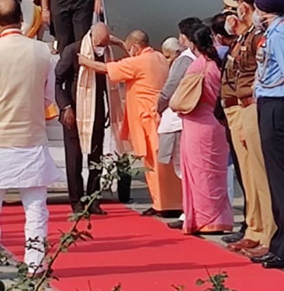 President ram nath kovind varanasi visit: Cm yogi adityanath and governor Anandi Ben Patel receive president