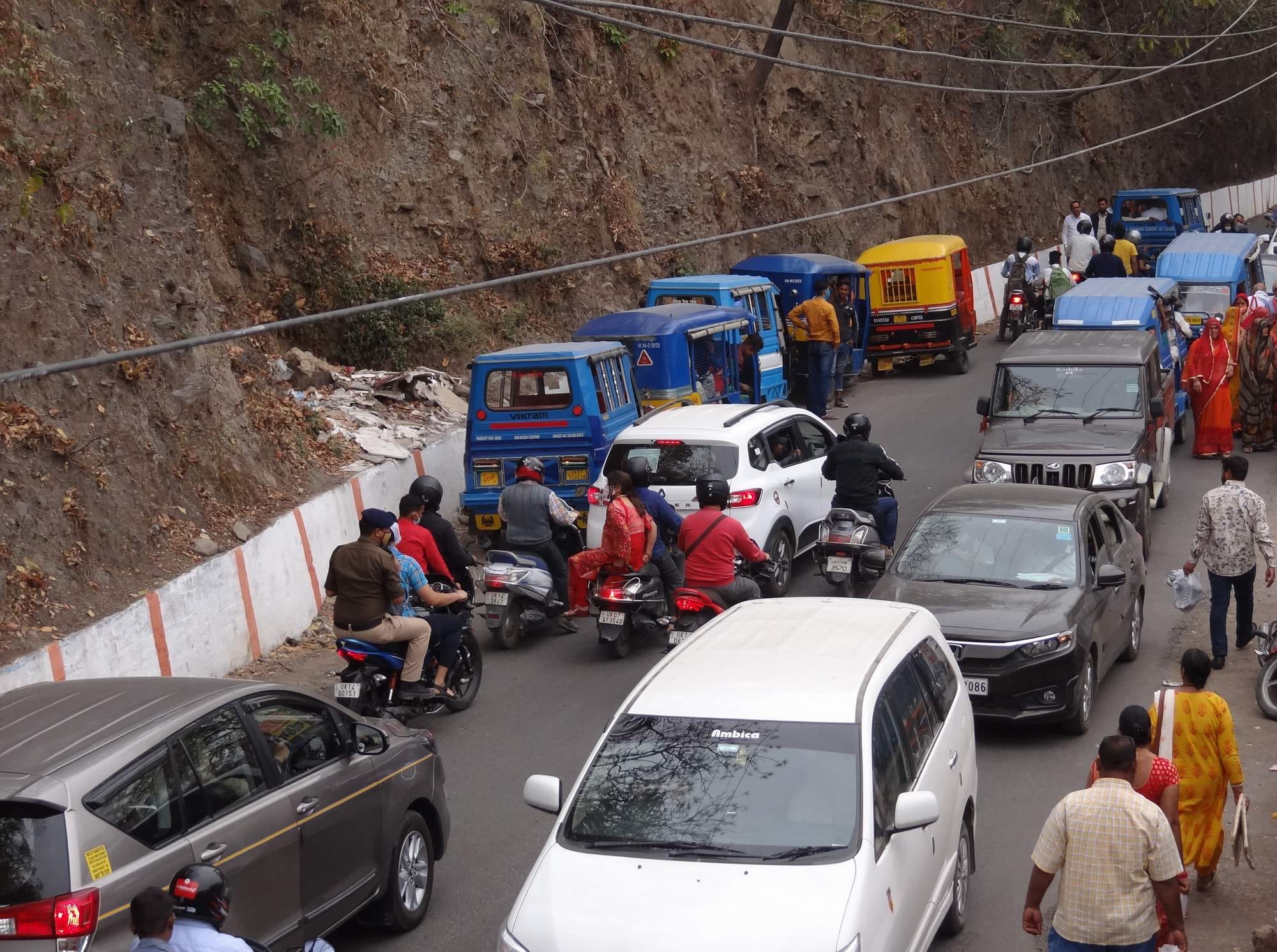 uttarakhand news: tourist rush in rishikesh on weekend photos