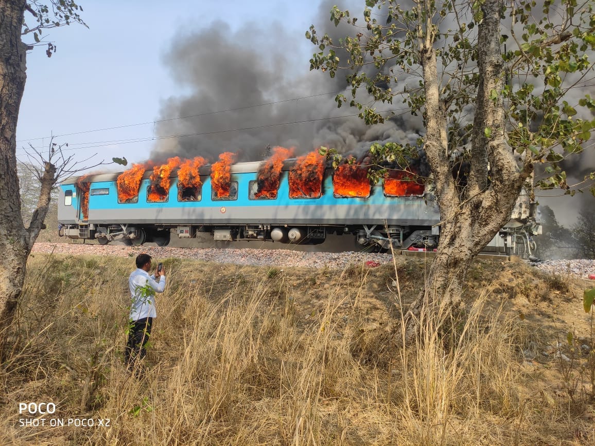 uttarakhand news: shatabdi express train coach caught fire in dehradun