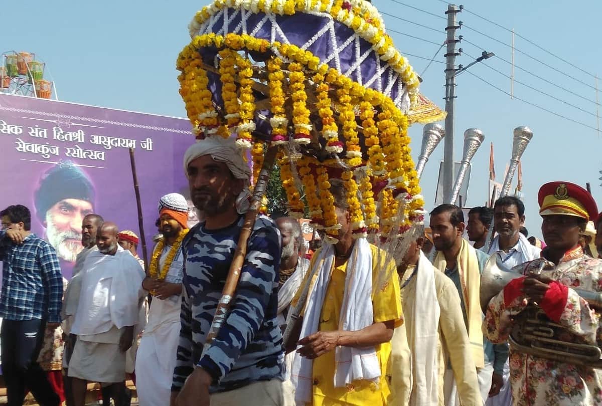Vrindavan Kumbh Mela 2021: peshwai of saints held on last shahi snan in vrindavan