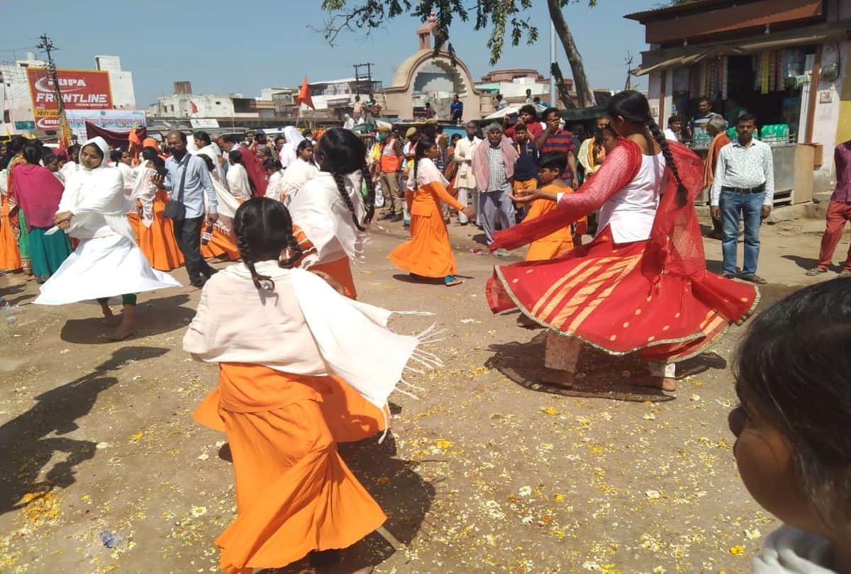 Vrindavan Kumbh Mela 2021: peshwai of saints held on last shahi snan in vrindavan