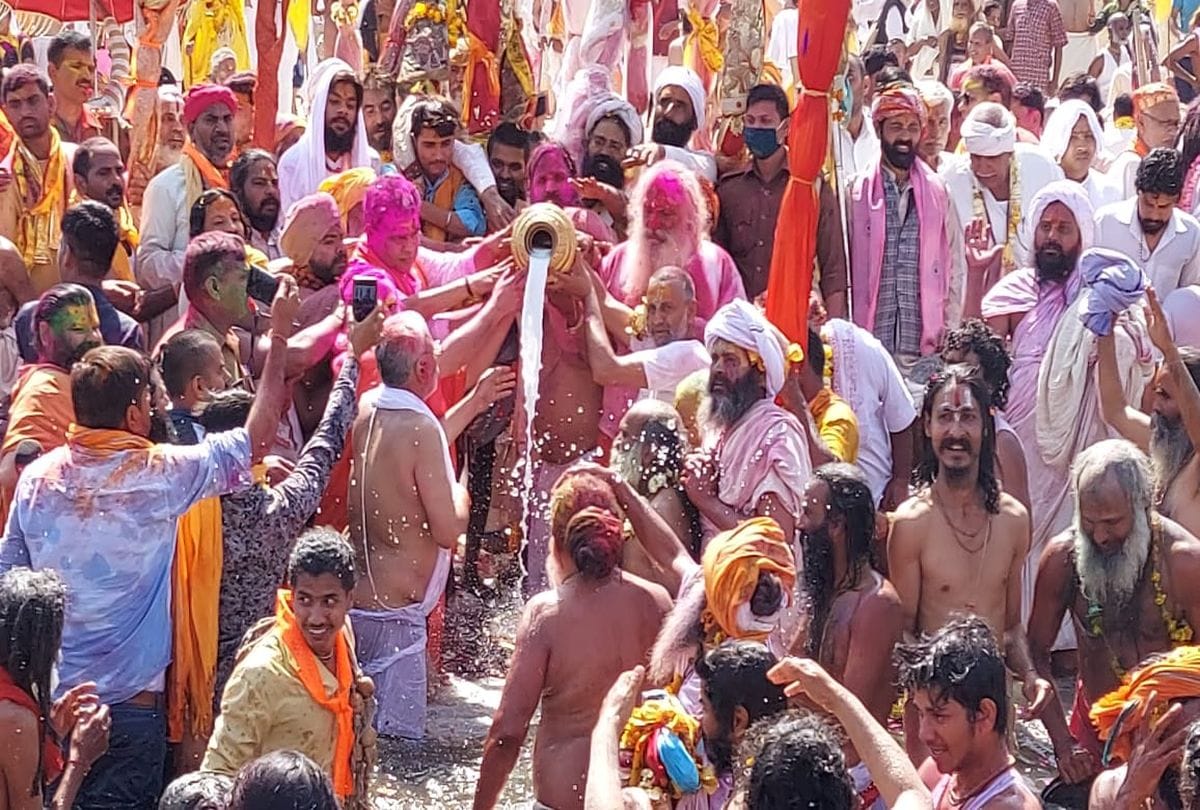 saints and devotees take holy bath in yamuna on last shahi snan in mathura