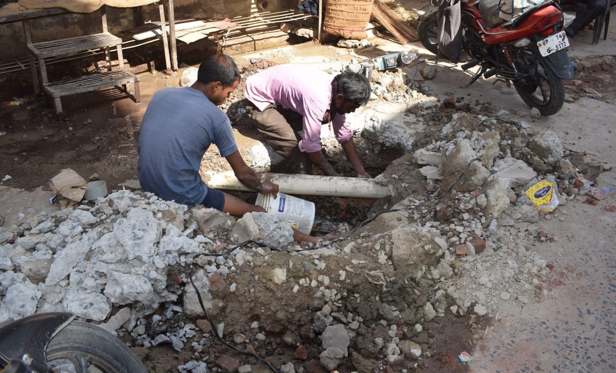 Broken water pipeline in Lenganj again