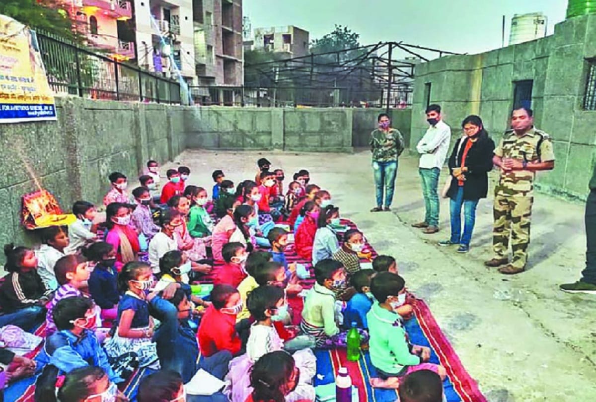Delhi News : Rakesh is empowering students by education