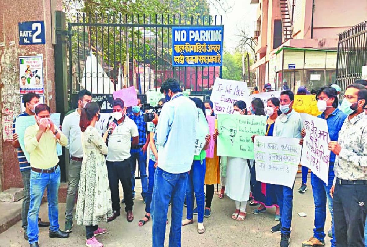 Delhi News : Resident doctors of north mcd on strike