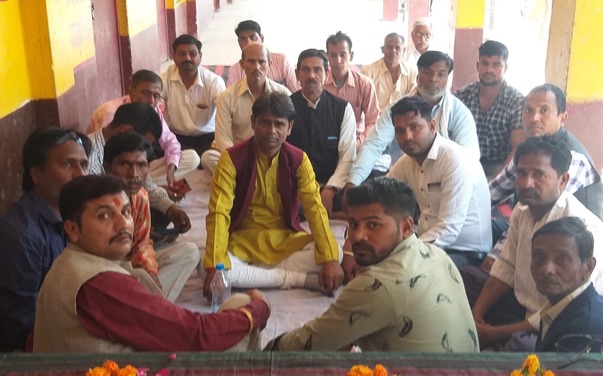 Hathras: Baghel and Kushwaha community members join Congress, welcome