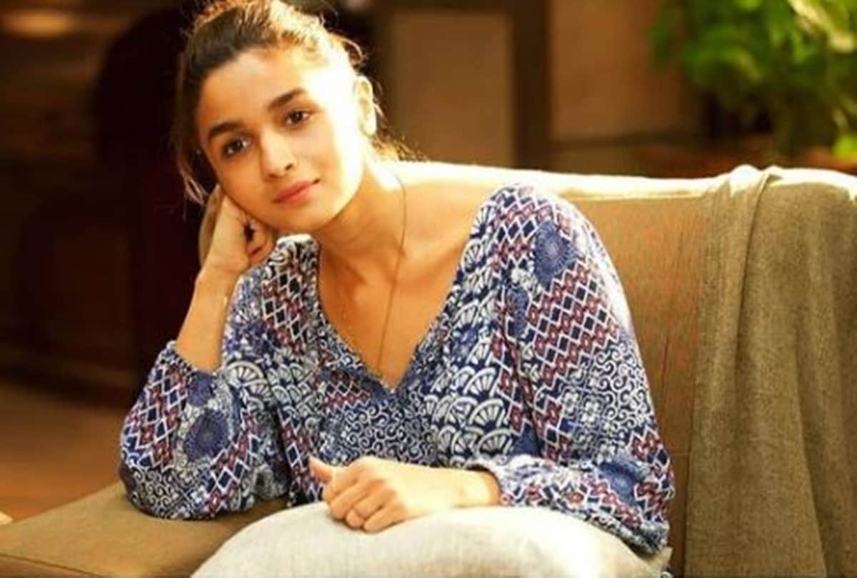 alia bhatt show party look on her birthday deepika padukone also attend bash at karan johar house