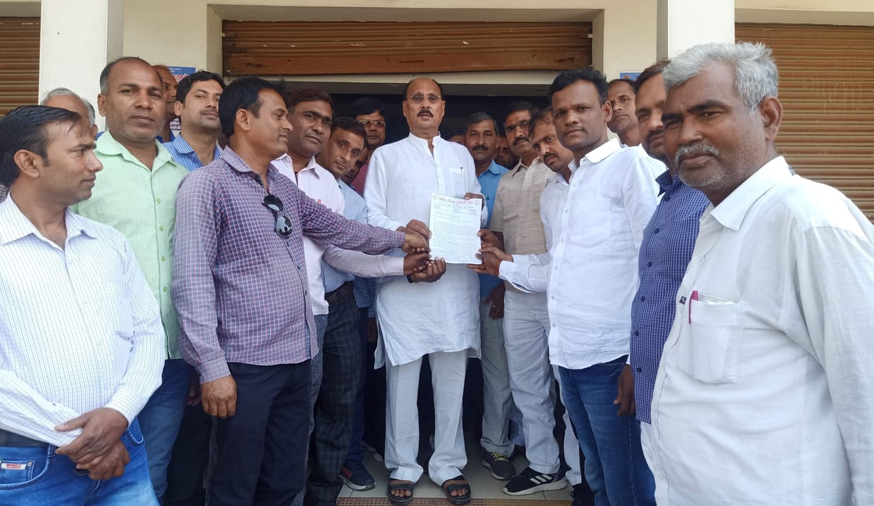 Teachers rallied in support of the demand for introduction of old pension