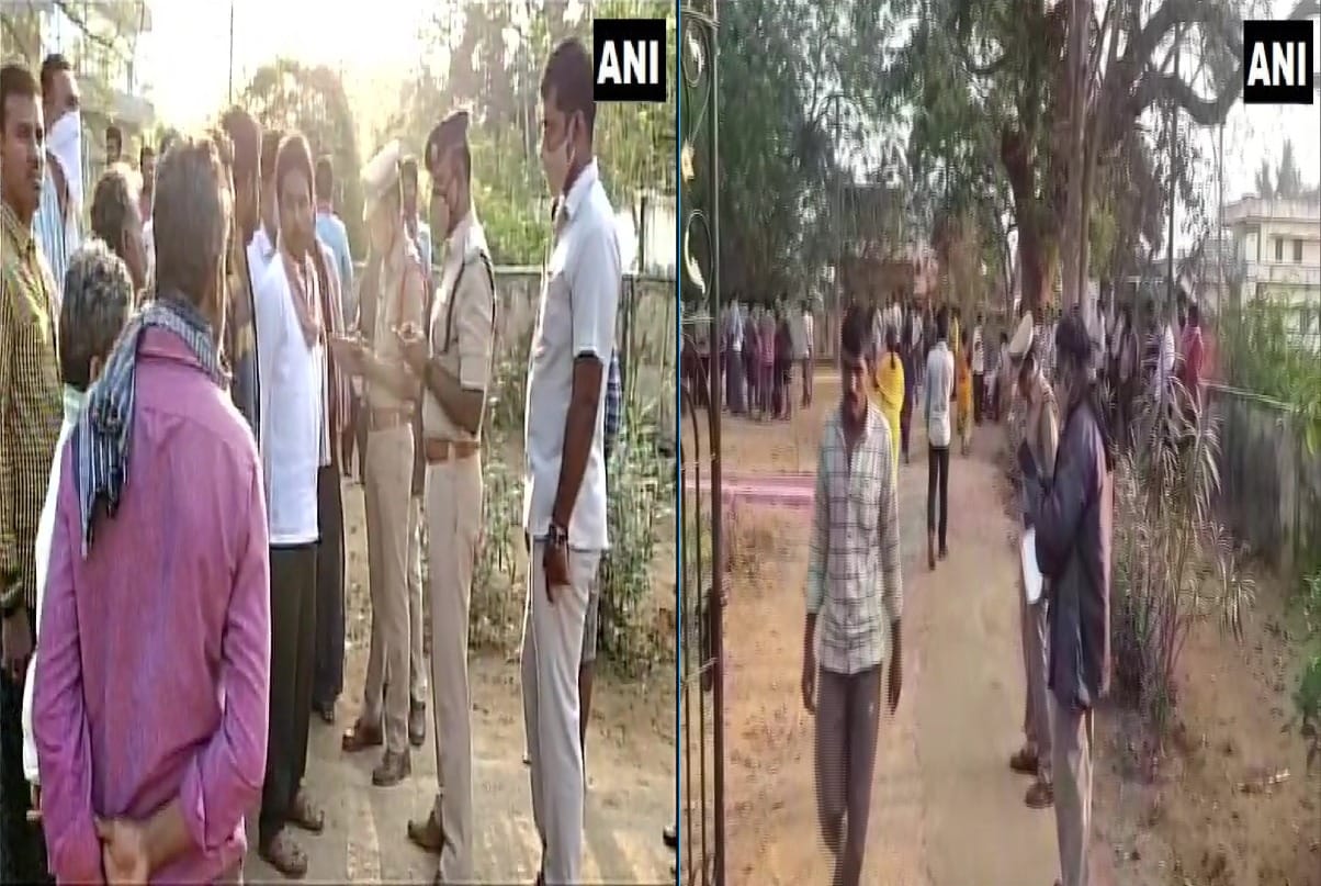 Andhra Pradesh Lorry hits auto rickshaw six people die in accident
