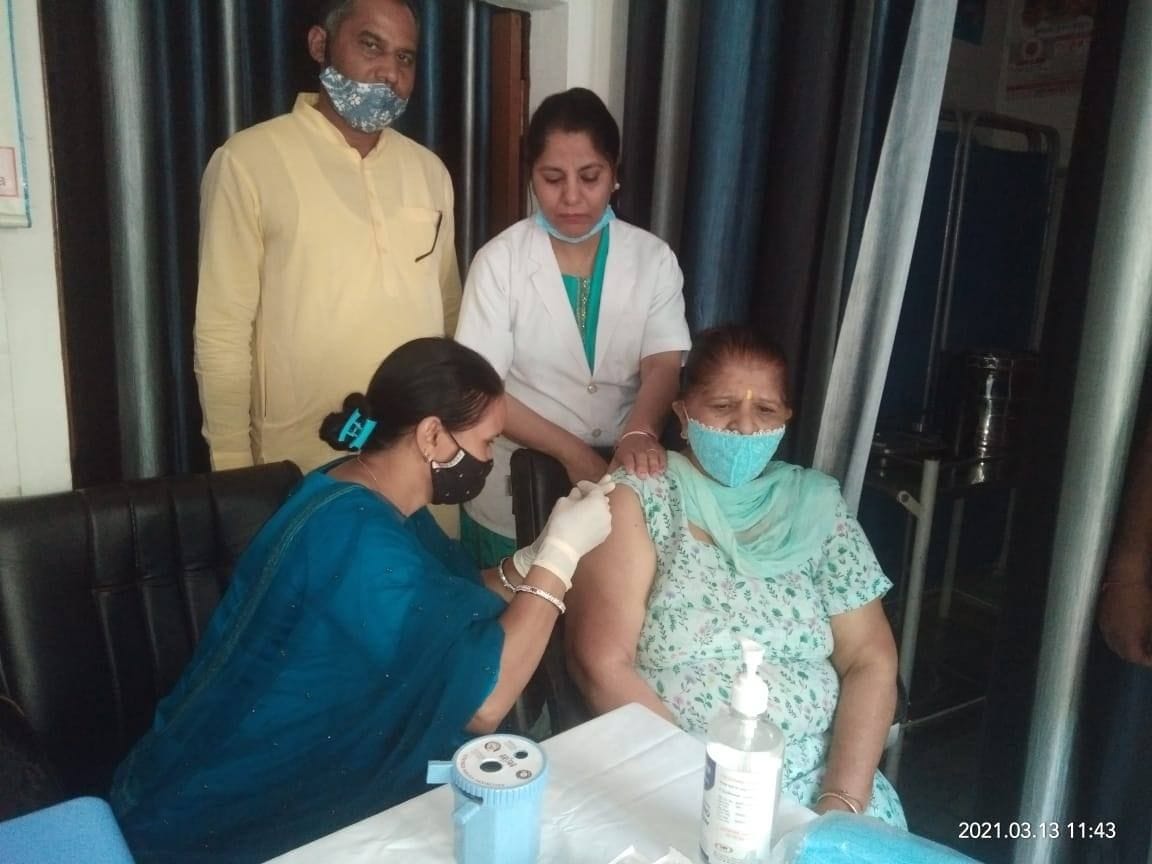 Three infected patients, including a woman found, will be sampling seven passengers who have returned from abroad