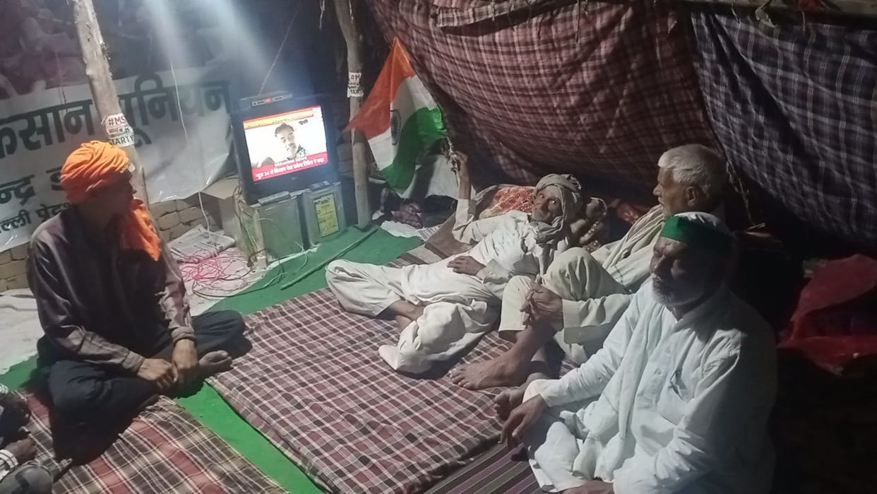farmers protest, dhasa border, hot season, hut
