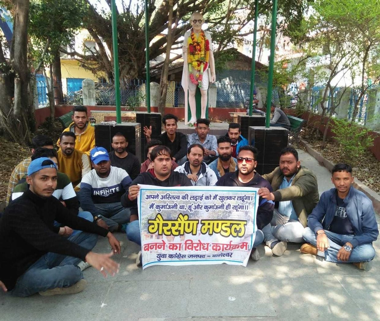 Congressmen protest against the third division