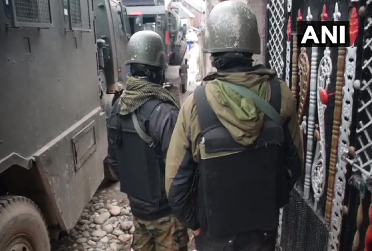 Lashkar-e-Taiba terrorist Jahangir Ahmad Wani killed in encounter in Rawalpora area of Shopian USA made M4 Carbine rifle recover