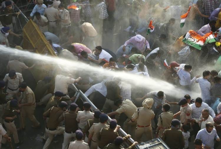 Chandigarh Police use Water Cannon on Congress Workers in Bapudham