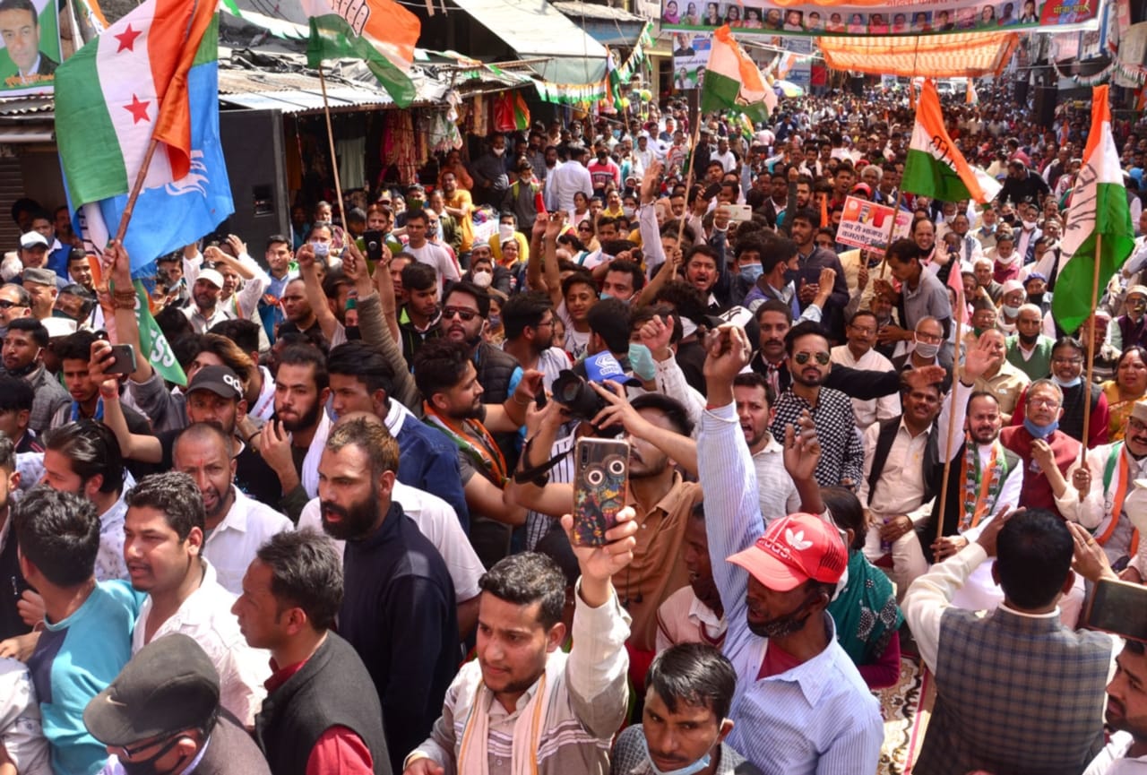 uttarakhand news: congress protest against tirath singh rawat government in srinagar, indira hridayesh fell ill