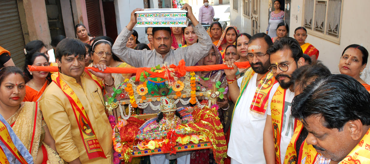 The stream of book devotion in the Kalash Yatra
