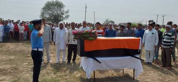 airforce man death due to current in Narnaund Hisar