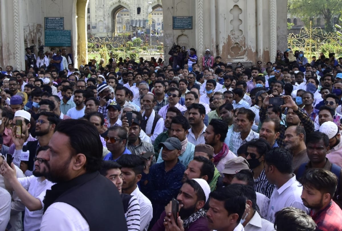 Shia and Sunni ulama declare, Wasim Rizvi not Muslim, cannot be buried in cemetery, family also broke relationship