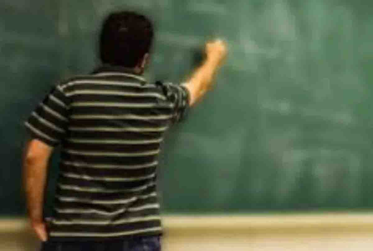 Unnao: disturbances in teacher recruitment process, 12 teachers on target, less marks in marksheet, more number found online