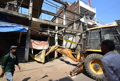 PDA demolishes shopping complex built on Waqf property