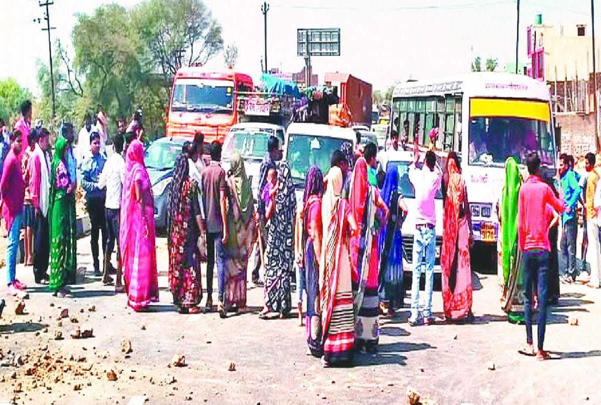 Villegers Protests And Jam Highway Of Firozabad