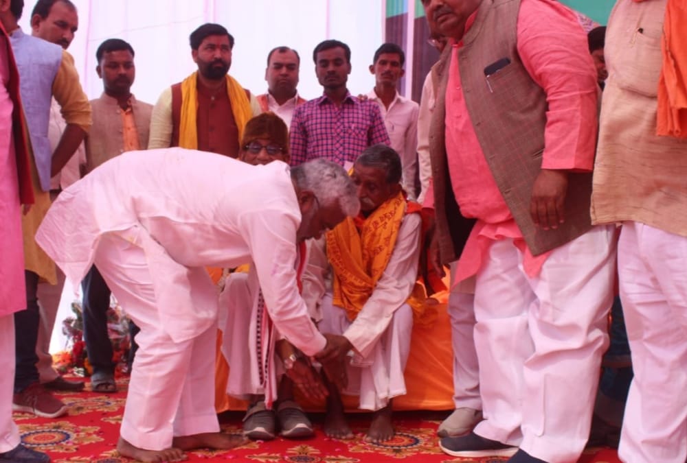 BJP state President Swatantra Dev Singh had food in booth president home in Sitapur.
