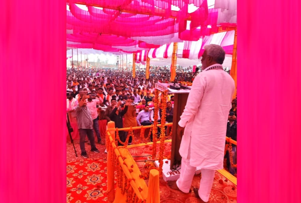 BJP state President Swatantra Dev Singh had food in booth president home in Sitapur.
