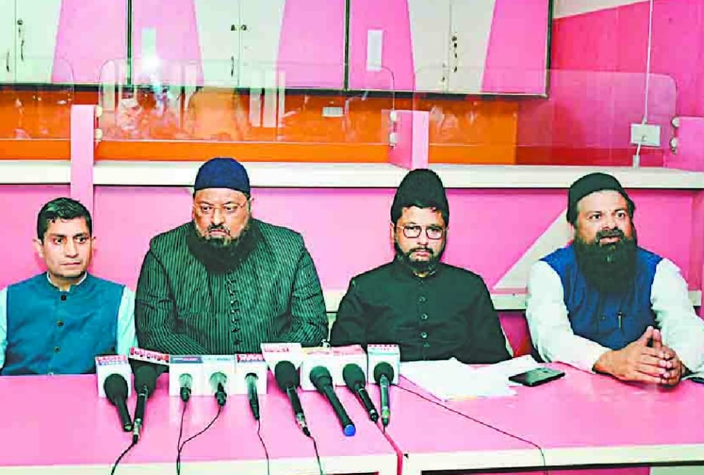 Maulana criticized waseem rizvi for filing a petition in supreme court to exclude ayats of quran.