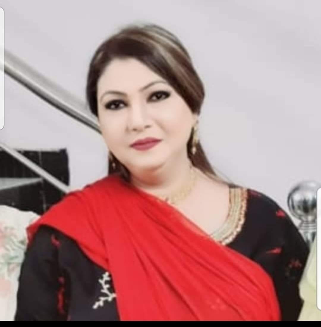 Rihana gave one lakh who beate wasim rizwi by shoes