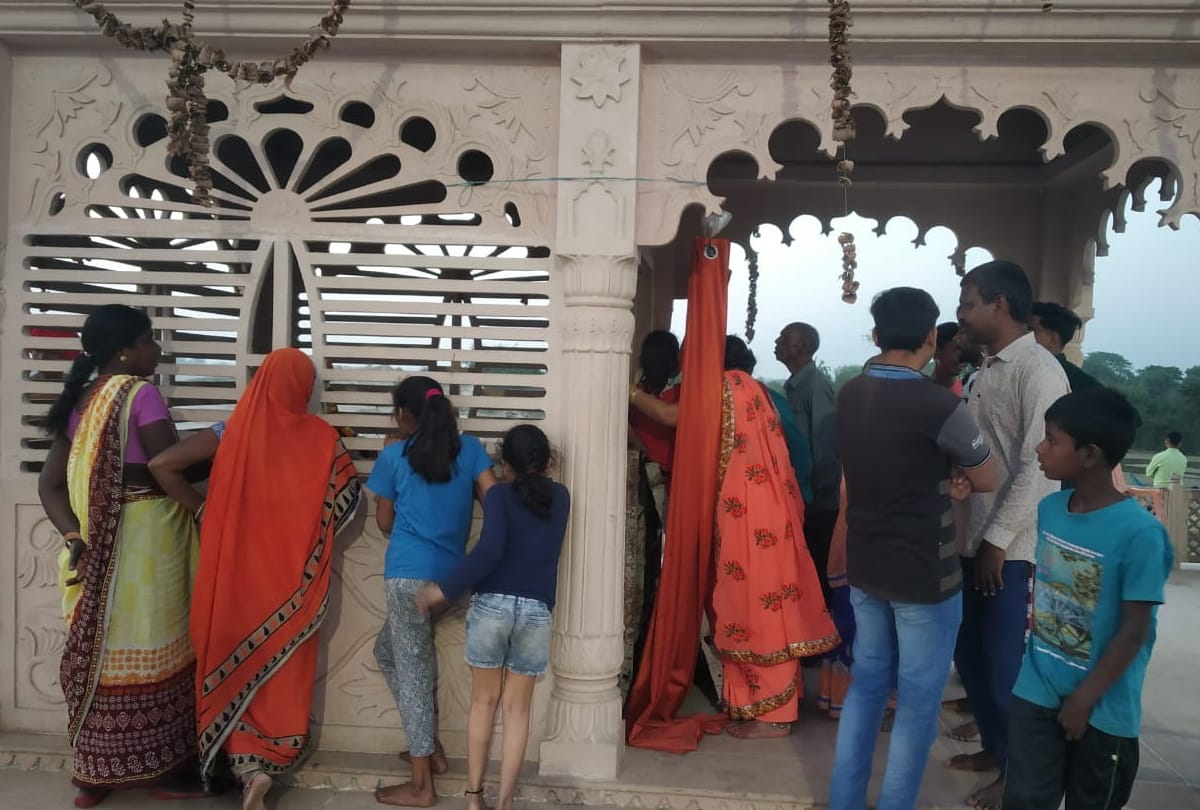 Big snake video viral with Lord shiva temple in Gorakhnath Ghat in gorakhpur