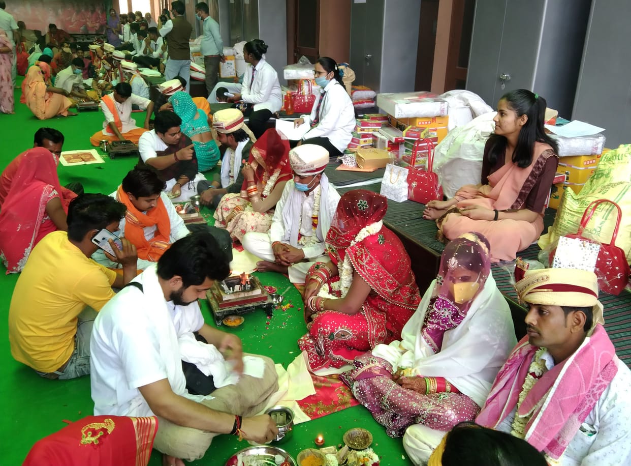 Mathura: 17 couples tied on marriage in Phulera Dooj