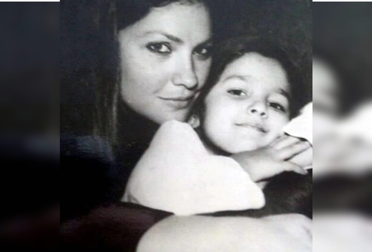 Kareena kapoor school time pregnancy to alia bhatt being pooja bhatt daughter these are the some weirdest rumours of bollywood