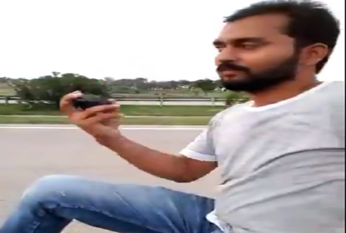 miscreants demonstrating arms openly video viral no fear of police