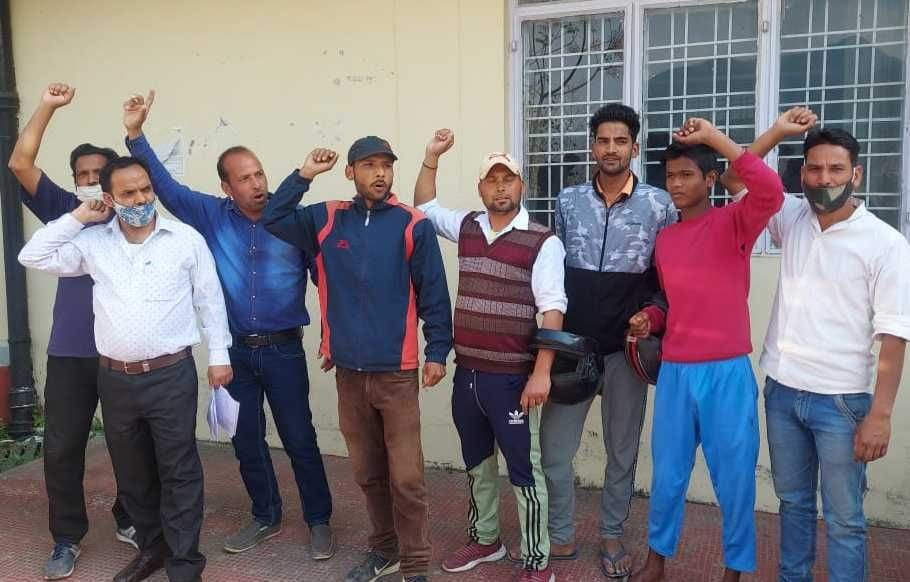 The villagers of Mehanarbunga demonstrated the demand for asphalt