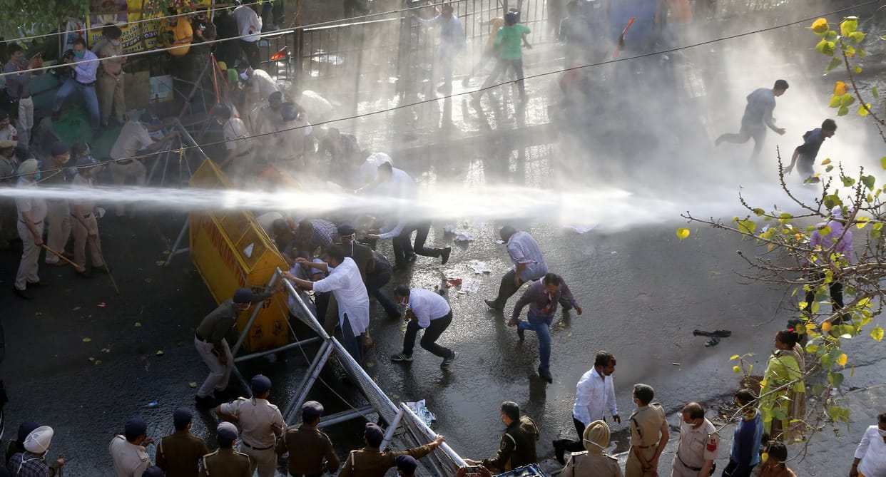 Water splashes on Congressmen going to besiege BJP councilor in Chandigarh