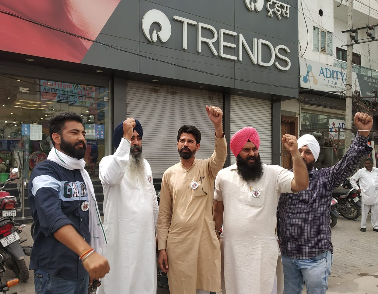 Farmers demonstrated outside Reliance showroom