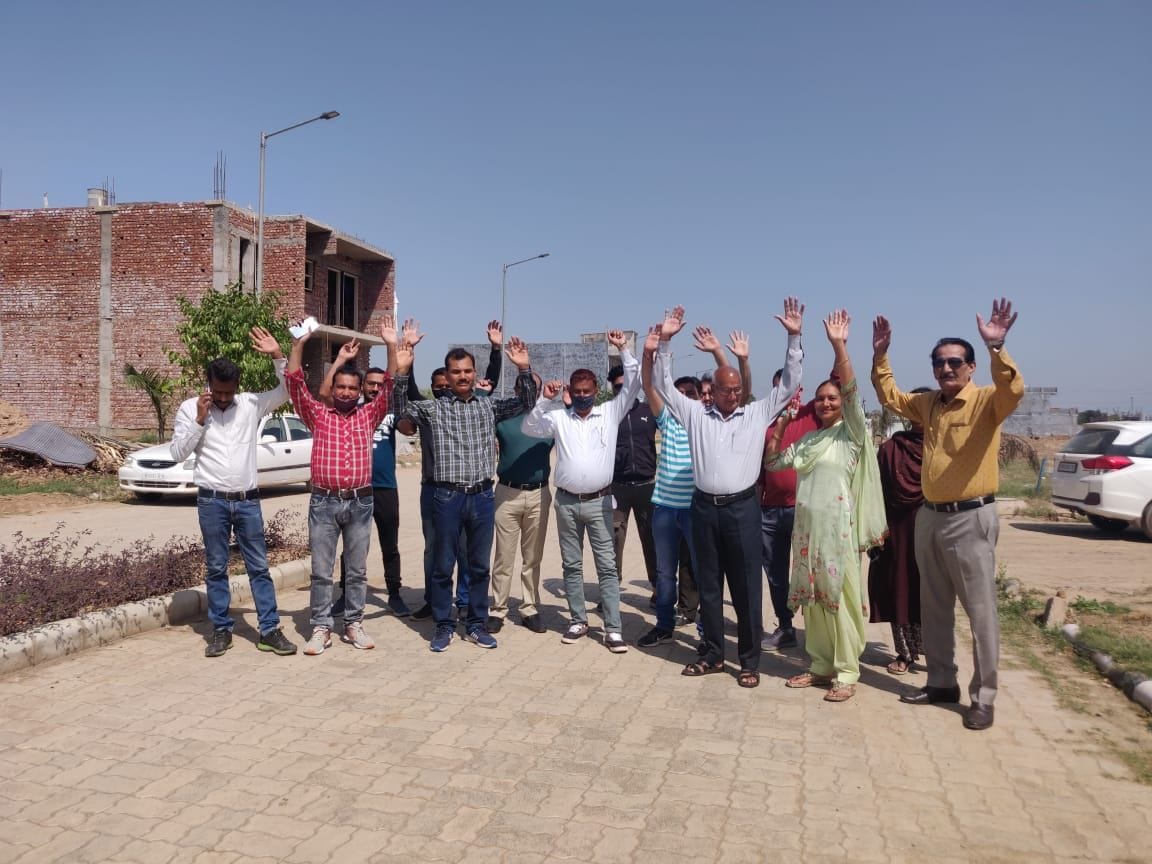 Protest against builder for not getting possession