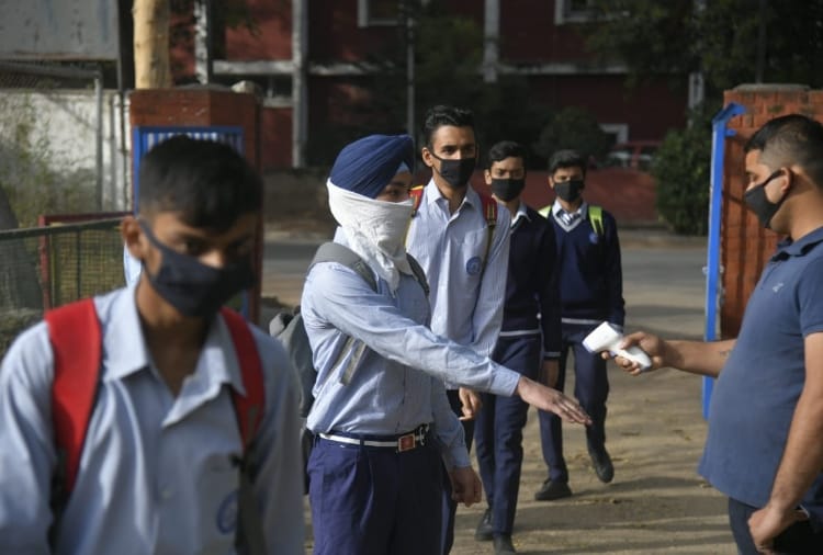Examination of class 9th and 11th start in Chandigarh 
